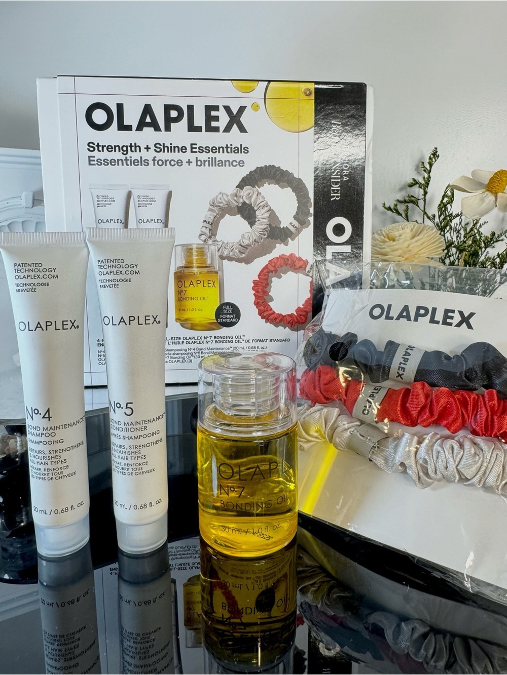 OLAPLEX STRENGTH + SHINE 4-PIECE KIT INCLUDING A FULL-SIZE Nº.7 BONDING OIL™